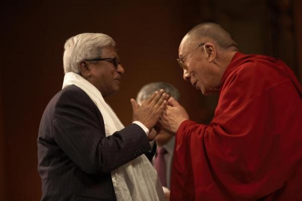 Fazle Hasan Abed with the Dalai Lama (photo by Sarah Murray 2009)