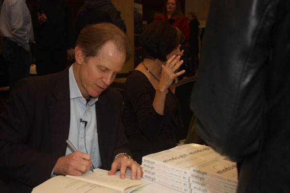Dr. Dan Siegel signs books ahead of &quot;Parenting for the 21st Century&quot;